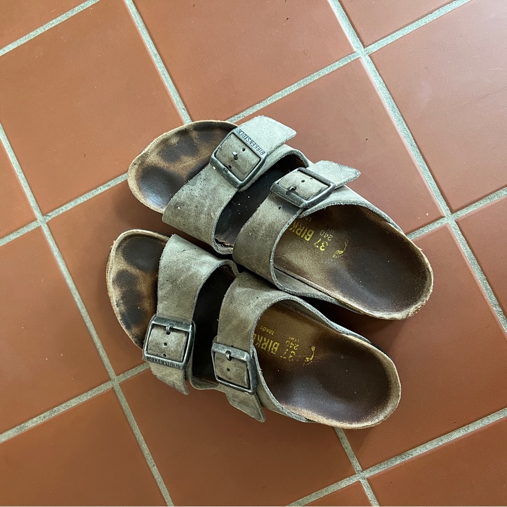 ARTIST’S ARIZONA BIRKENSTOCKS IN STONE LEATHER